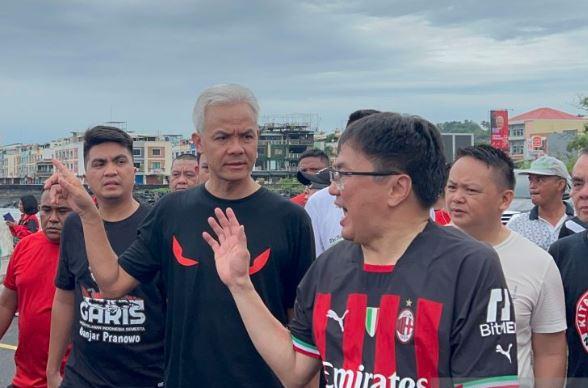 Ganjar Pranowo Disambut Ribuan Warga saat Berolahraga Pagi di Manado