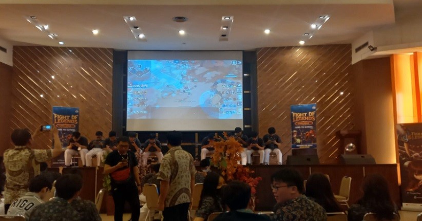 Fight of Legends Mampir ke SMA Bunda Mulia, Para Siswa Antusias Memainkan Gamenya