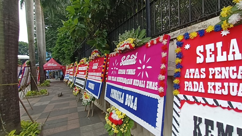 Sambut Kontingen Indonesia SEA Games 2023, Bundaran HI Penuh Karangan Bunga