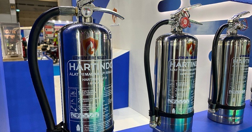 Baterai Kendaraan Listrik yang Terbakar Tak Padam dengan APAR Biasa, Diperlukan Senyawa Khusus 