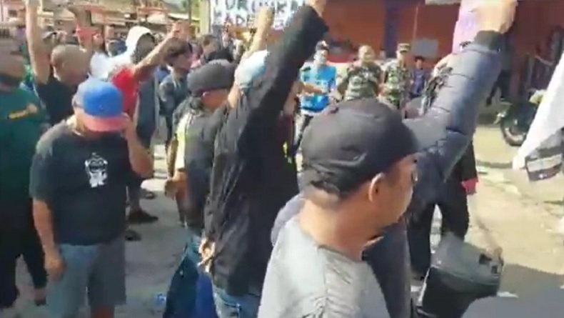 Diduga Sang Kades Selingkuh, Warga di Ciamis Demo Kantor Desa