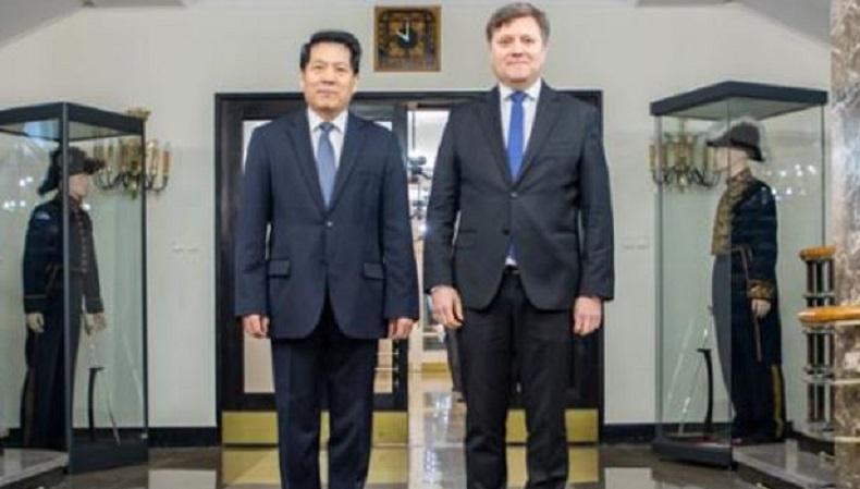 Polandia Minta China Desak Rusia Akhiri Invasi ke Ukraina