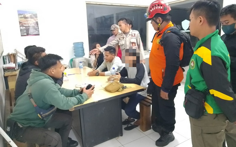 Pemuda di Jonggol Nekat Panjat Tower Sutet, Diduga Depresi Dimarahi Orang Tua