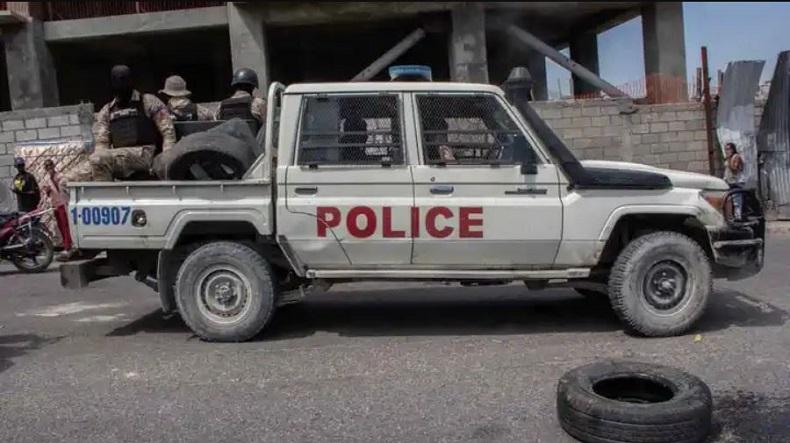 Geng Kriminal Sergap Sejumlah Polisi, Seorang Petugas Tewas Kendaraan Lapis Baja Dibakar