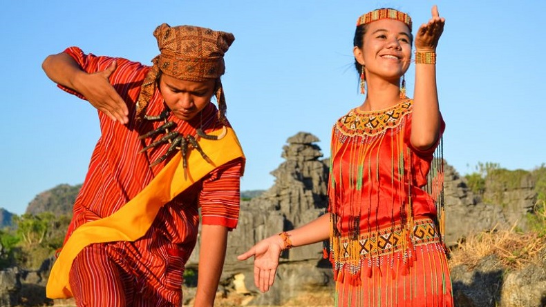 7 Pakaian Adat Sulawesi Selatan, Nomor 2 Kerap Jadi Busana Pengantin