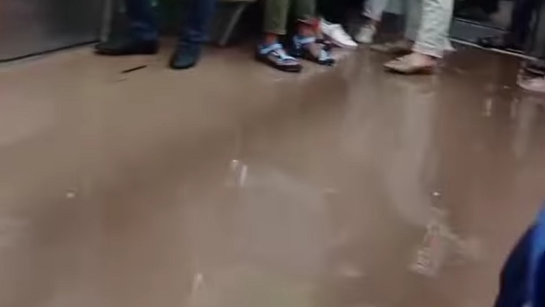 Viral Ada Genangan Air di KRL, Ini Kata KAI Commuter