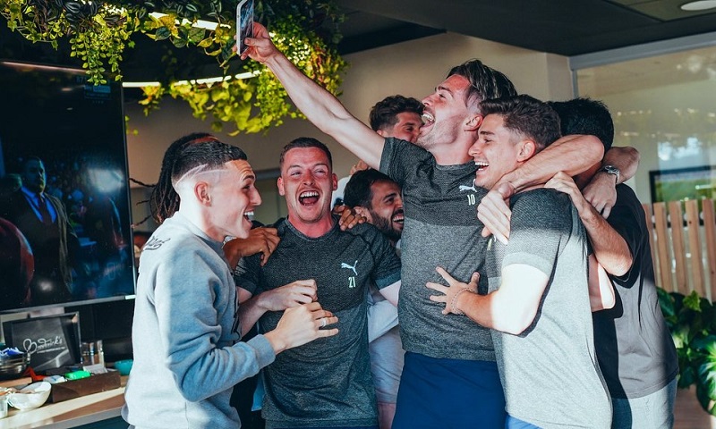 Momen Man City Dipastikan Juara, Grealish Cs Heboh saat Gelar Nobar Laga Arsenal