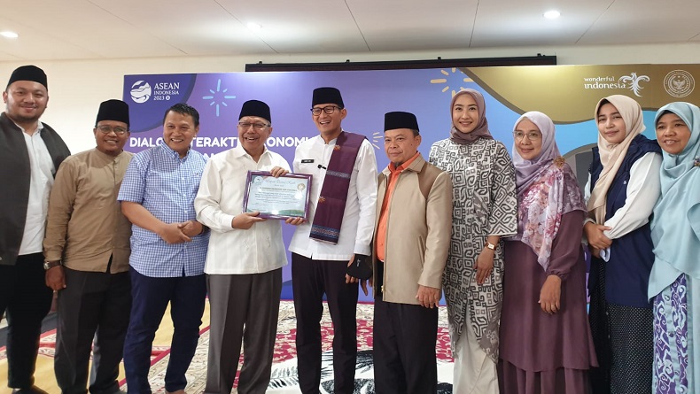 Sandiaga Paparkan Pentingnya Peran Santri Optimalkan Ekonomi Kreatif