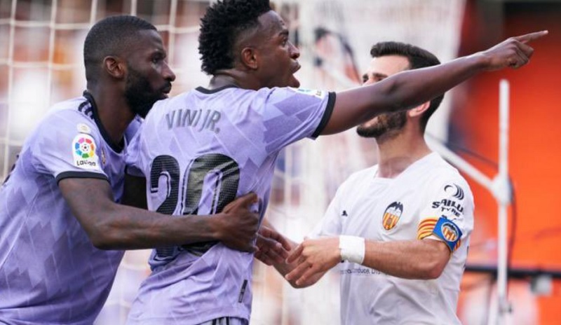 Vinicius Junior Kena Perlakuan Rasis di Laga Valencia Vs Real Madrid, Carlo Ancelotti Murka