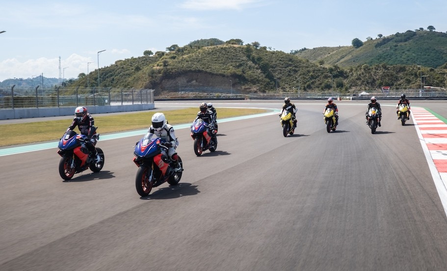 Aprilia Sapa Penggemar Balap Indonesia, Berikan Pengalaman Seru di Sirkuit Mandalika