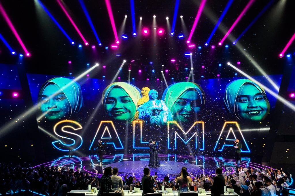 Selamat! Salma Jadi Juara Indonesian Idol XII, Tak Kuasa Tahan Tangis hingga Peluk Nabila