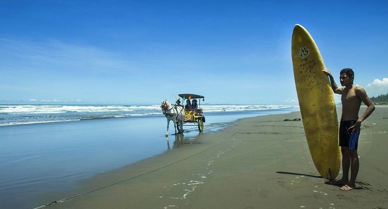 Pesona Pantai Widarapayung di Cilacap, Ada di Sini Bisa Lihat Pemandangan Pulau Nusakambangan