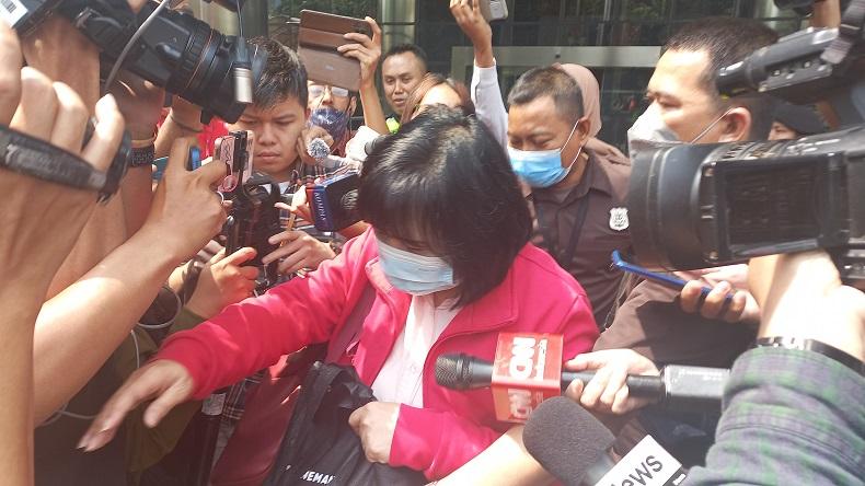 Selesai Diperiksa KPK, Eks Pejabat Jakarta Utara Selvy Mandagi: Saya Pusing Nih