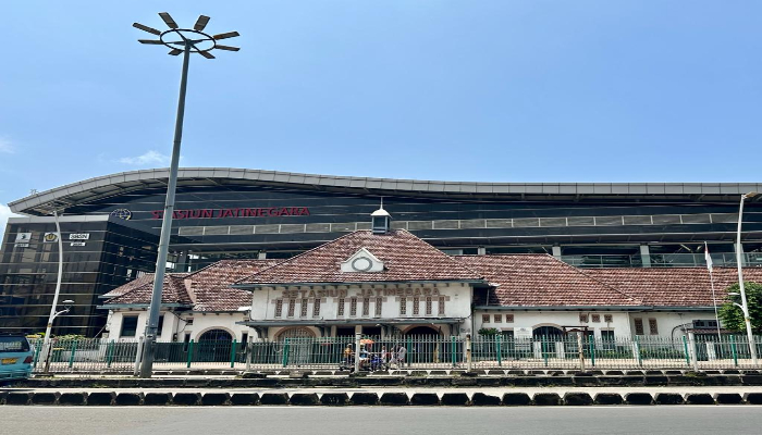 Stasiun Jatinegara Layani Keberangkatan Penumpang 4 Kereta Jarak Jauh Mulai 1 Juni 2023