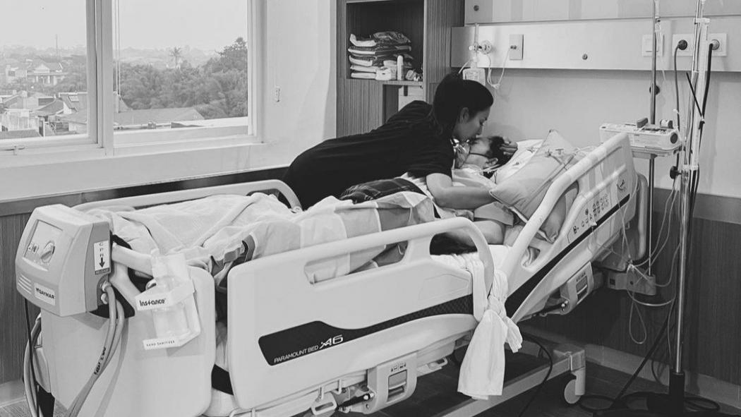 Kabar Duka Ibunda Tyas Mirasih Meninggal Dunia