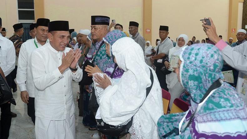 Edy Rahmayadi Lepas 359 Jemaah Calon Haji Kloter I Embarkasi Medan, Titip Doa untuk Sumut
