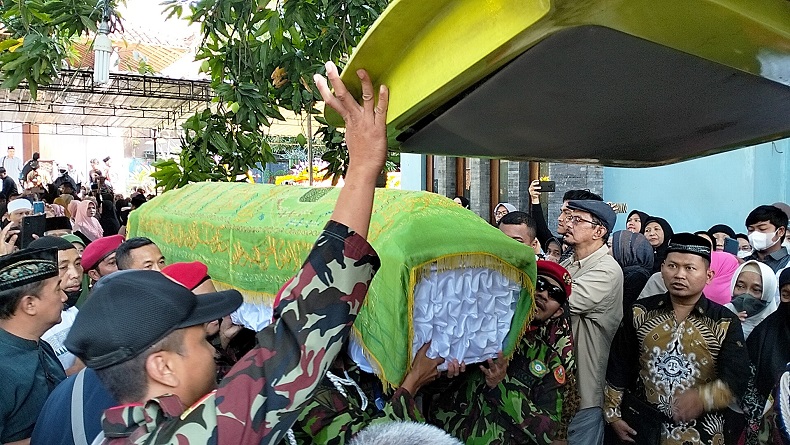 Jenazah Adik Dimakamkan, Amien Rais Kenang saat Masa Muda