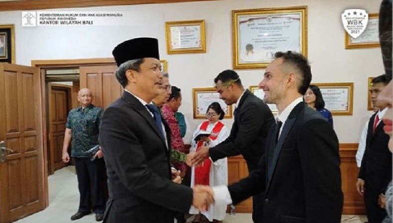 WNA Meksiko dan Italia Pilih Jadi WNI, Ucapkan Sumpah di Kemenkumham Bali