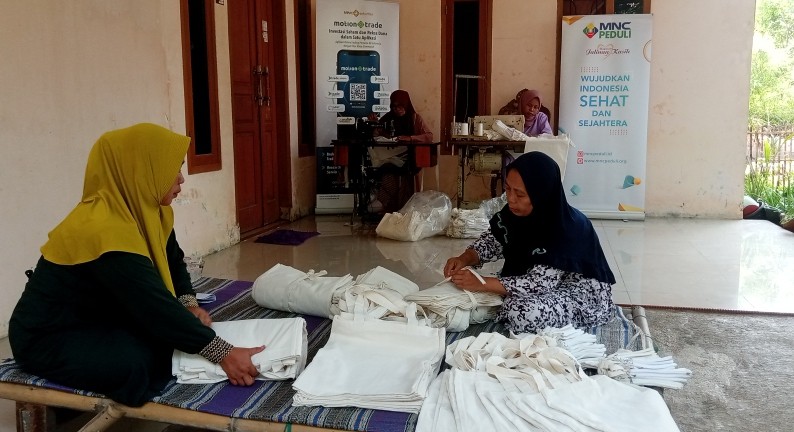 Ikut Program MNC Peduli dan MNC Sekuritas Dukung UMKM, Ibu-Ibu di Muaragembong Bekasi: Sangat Terbantu