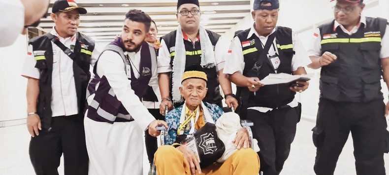 Mbah Harun, Jemaah Haji Berusia 119 Tahun asal Madura Tiba di Tanah Suci