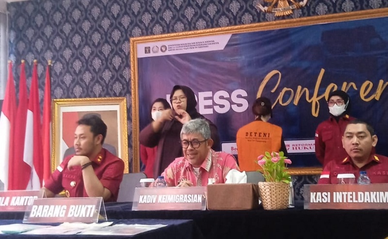 WNA Rusia Ditangkap di Tangerang karena Open BO, Patok Rp4 Juta Sekali Kencan