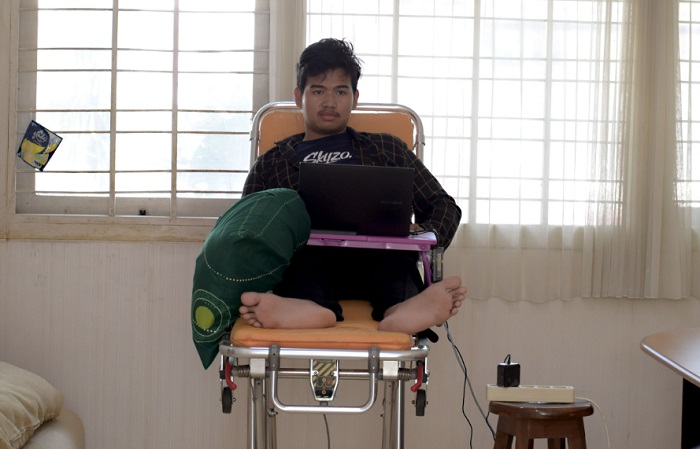 Kisah Inspiratif Dinar yang Semangat Ikuti UTBK Meski Patah Tulang