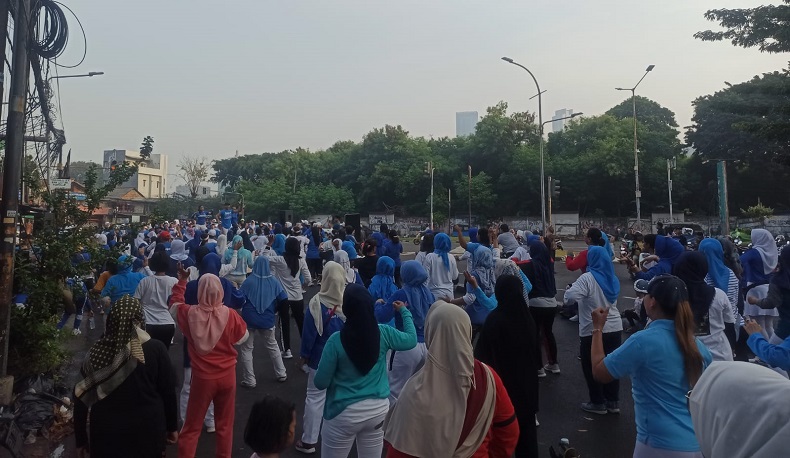 Ratusan Ibu-Ibu Ikuti Senam Bersama Partai Perindo di Kemayoran