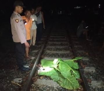 Tiduran di Rel usai Beli Rokok, 2 Remaja di Labura Tewas Tertabrak Kereta Api