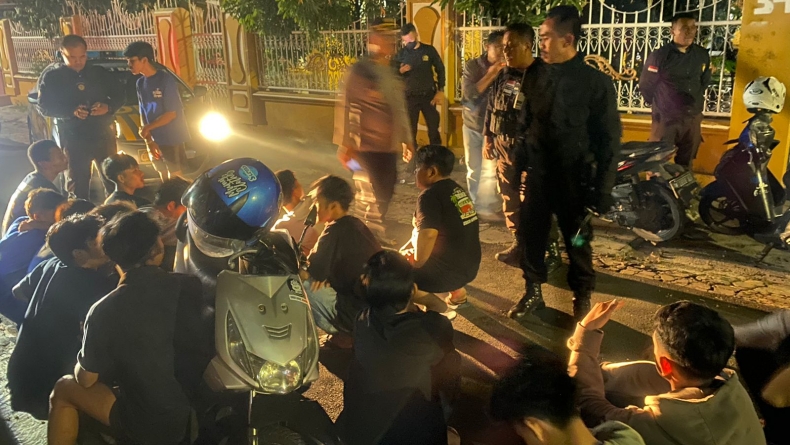 Tenggak Miras dan Tutupi Jalan, Puluhan Remaja di Bandarlampung Diamankan Polisi