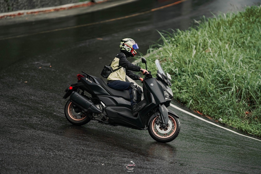 Jaga Kecepatan Ideal, Begini Cara Berkendara Motor Matik yang Aman saat Tanjakan dan Turunan