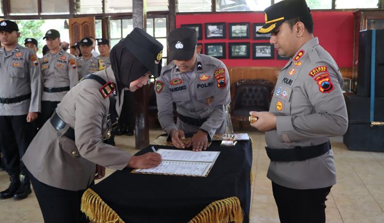Mutasi Pejabat Utama Polres Salatiga, Kapolres Ingatkan Anggota Tak Bermain Politik Praktis