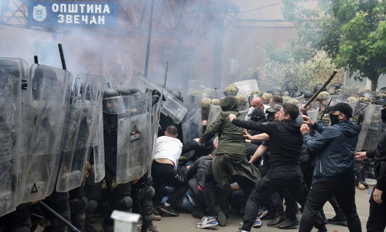 Konflik Serbia-Kosovo Memanas, Pasukan NATO Jaga Gedung Pemerintah di Zvecan