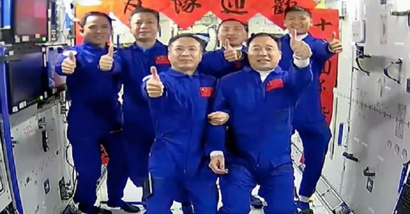 Rekor Baru! 17 Orang Sekarang di Orbit Bumi Dalam Waktu yang Sama
