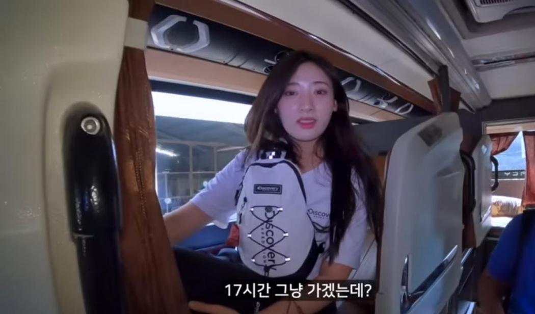 Orang Korea Liburan ke Bali Naik Bus Suite Class Tami Jaya, Begini Reaksinya