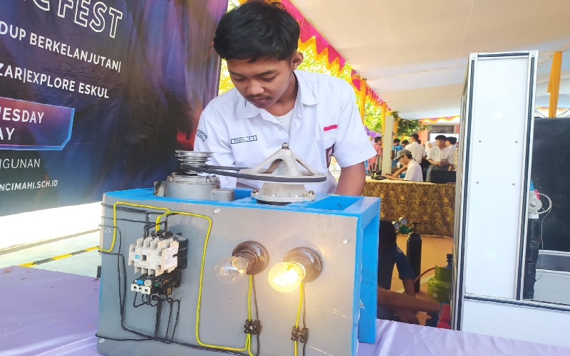 Siswa SMK di Kota Cimahi Buat Inovasi Mesin Es Krim Putar dari Barang Bekas