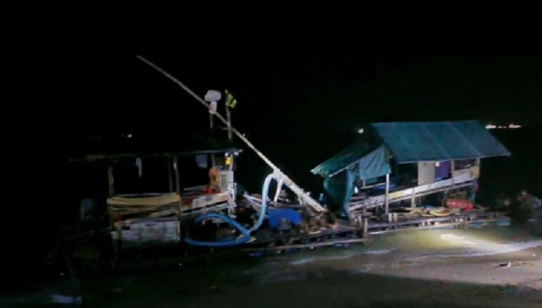 Polres Bangka Barat Sita 2 Ponton Isap Tambang Ilegal di Pantai Tembelok dan Keranggan