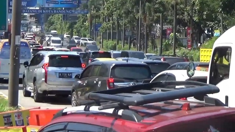 47.000 Mobil Wisatawan Serbu Bandung, Dominan Masuk lewat Gerbang Tol Pasteur