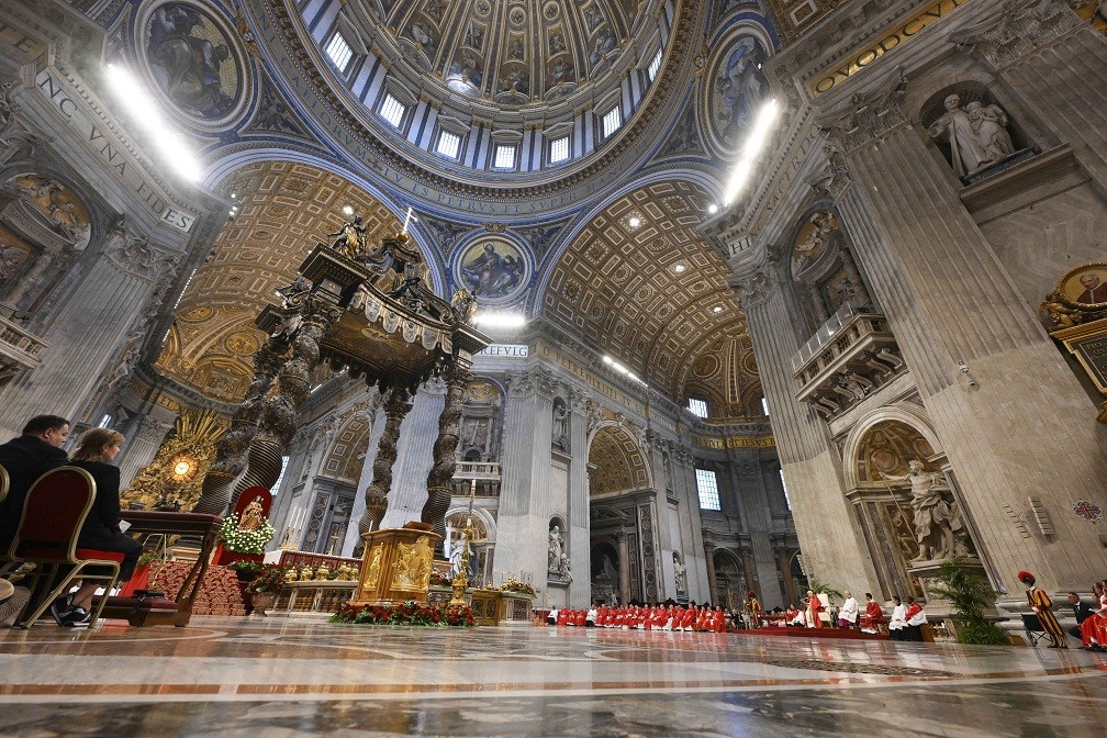 Pria Ini Nekat Bugil di Altar Utama Basilika Santo Petrus Vatikan