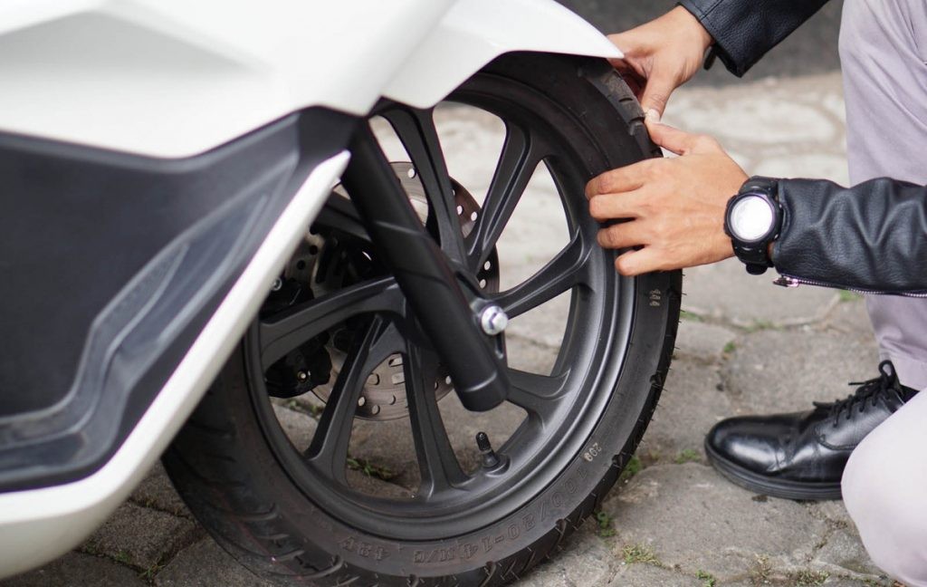 Demi Selamat di Jalan, Jangan Lupa Perhatikan Kelayakan Ban Motor
