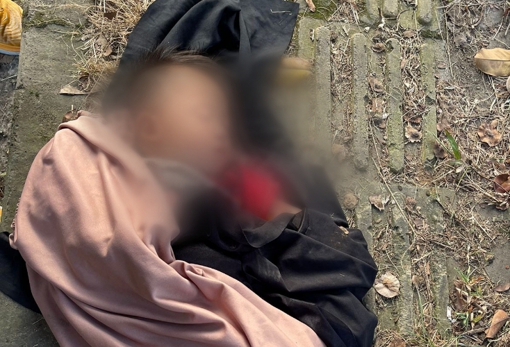 Bayi Dibuang di Trotoar Dikerumuni Semut Gemparkan Warga Palembang