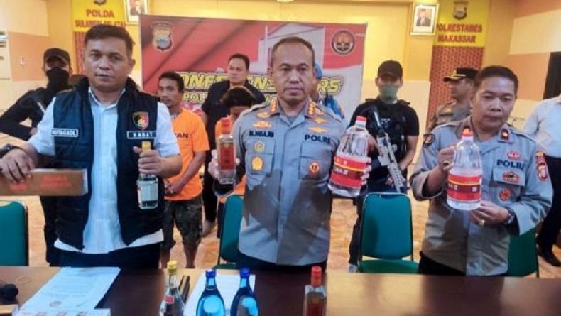 Polisi Bongkar Penyelundupan Miras dan Rokok Ilegal di Makassar
