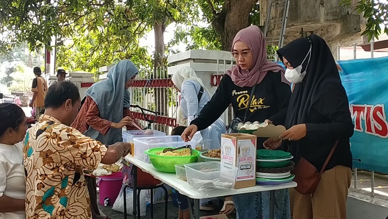 Inspiratif, Ibu-Ibu di Indramayu Buka Warung Makan Gratis bagi Warga yang Membutuhkan