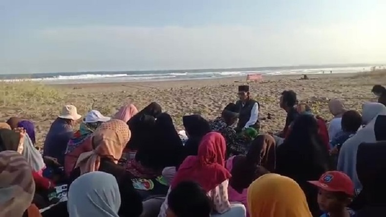 Bocah Tenggelam di Pantai Pangandaran Belum Ditemukan, Warga Gelar Doa Bersama