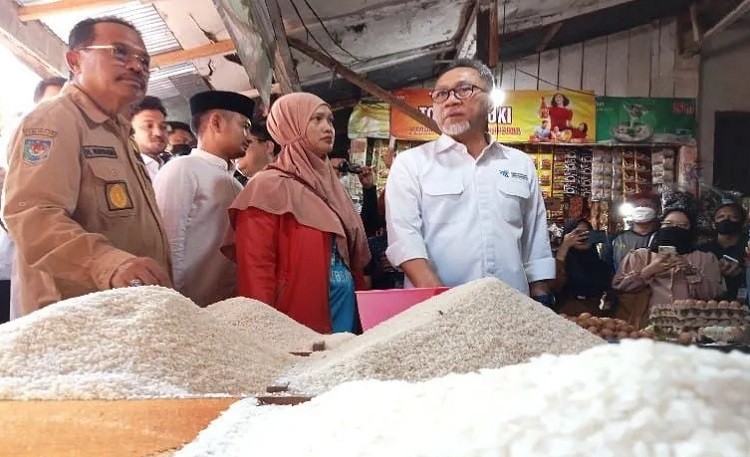 Sidak di Pasar Besar Palangkaraya, Mendag: Harga Bahan Pokok Relatif Stabil 