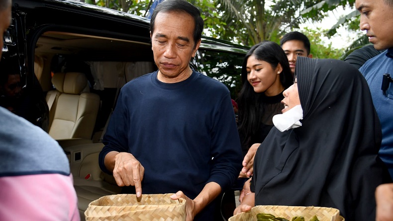 Momen Jokowi dan Keluarga Kunjungi Warung Kopi Klotok, Puji Sedapnya Menu Sayur Lodeh