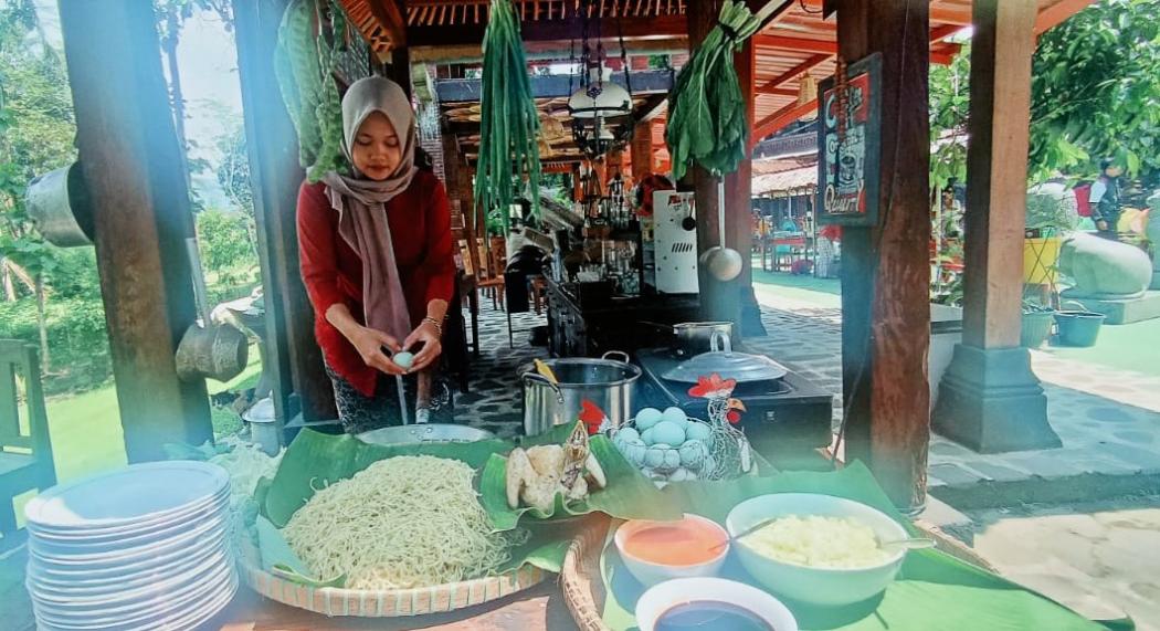 Berburu Kuliner di Tengah Hutan Borobudur, Ada Mi Godog Kuahnya dari Air Sumur Purba