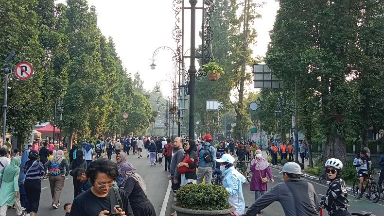 Ribuan Warga Bandung Tumpah Ruah di CFD Dago, Satpol PP Jaga Ketat