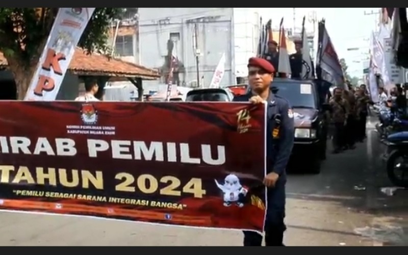 Kirab Pemilu 2024 Tiba di Muara Enim, KPU Sosialisasi di Tempat Keramaian