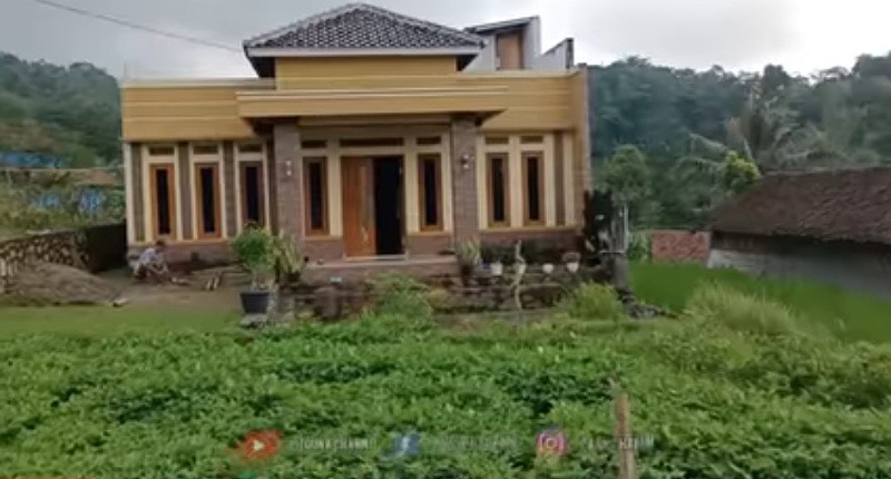 Viral, Rumah Mewah di Desa Terpencil Punya Pemandangan Sawah yang Indah Layaknya Surga!