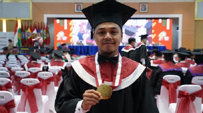 Kisah Inspiratif Asep Bisa Lulus Tanpa Skripsi, Apa Rahasianya?